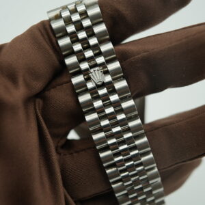 Rolex 116234 Datejust 36mm Silver Dial in Jubilee view 7