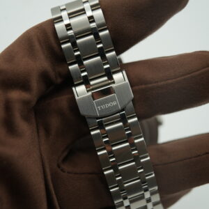 Tudor 28600 Royal Blue dial view 7