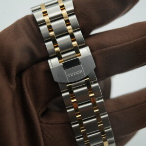 Tudor 28603 Royal Chocolate Dial view 7