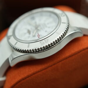 Breitling A17312 SuperOcean II view 3