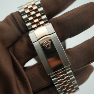 Rolex 126231 Datejust Grey Dial in Jubilee view 7