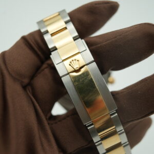 Rolex 116503 Yellow Gold Two-Tone Daytona Champagne dial view 7
