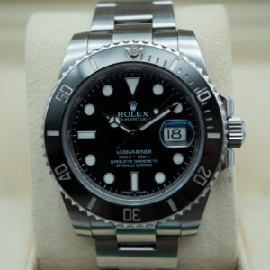 Rolex 116610LN Submariner Date view 2