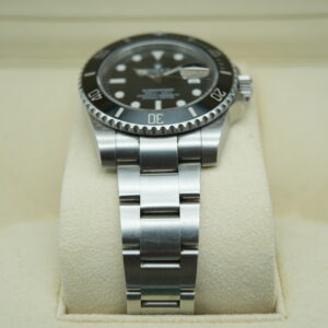 Rolex 116610LN Submariner Date view 3