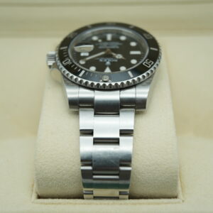 Rolex 116610LN Submariner Date view 4
