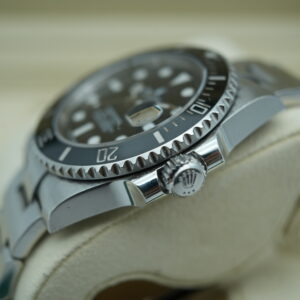 Rolex 116610LN Submariner Date view 5