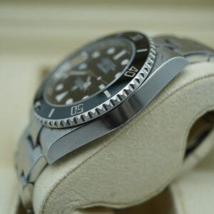 Rolex 116610LN Submariner Date view 6