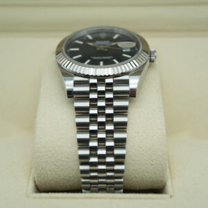 Rolex 126334 Datejust 41 Blue Dial in Jubilee