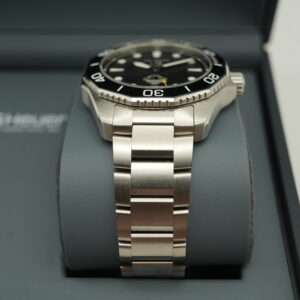 TAG Heuer WBP201A Aquaracer 300M view 6