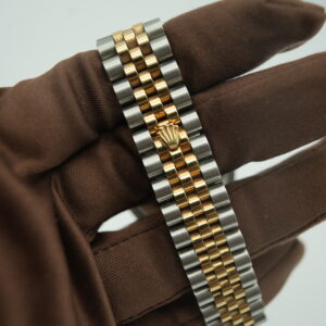 Rolex 278273 Datejust 31 Olive Green Roman dial view 7