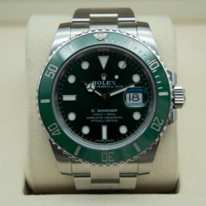 Rolex 116610LV Submariner “Hulk” view 2