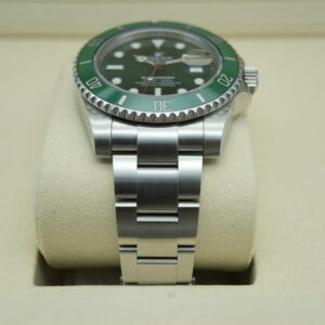 Rolex 116610LV Submariner “Hulk” view 3