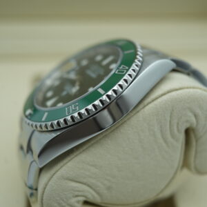 Rolex 116610LV Submariner “Hulk” view 6